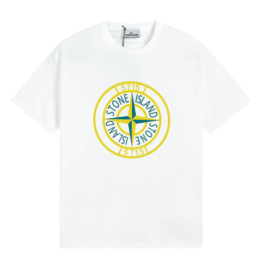 W631#P110💰 [Stone lsland/Stone Island summer new compass 5715 printed pattern short-sleeved T-shirt] ⚠️[Original creation with high control of details] - Made of 260 grams of combed cotton 32 count double yarn, soft and comfortable to the touch, sweat-absorbent and breathable. - Simple basic and versatile style, original quality, the first choice for couples. - Made in a large factory, four needles and five threads on the shoulder, neatly arranged, high quality workmanship. - Same style for men and women. Very versatile, one piece for everyone, details are clearly visible. Color: Black White Size: M L